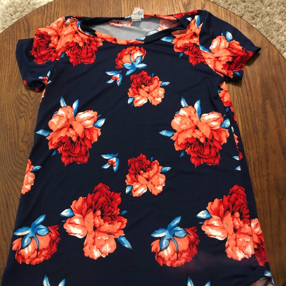 Navy floral top 29” long EUC